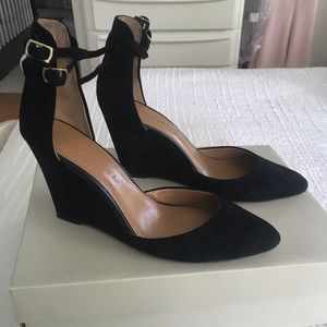 Banana Republic black wedges